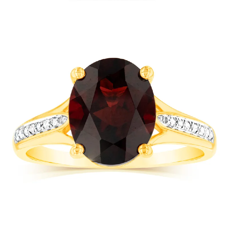 Platinum solitaire engagement ring for women-9ct Yellow Gold 3.10 Carat Garnet and 14 Diamonds Dress Ring