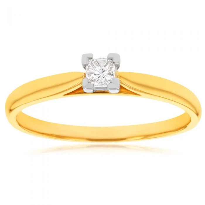 Elegant engagement ring for women-18ct Yellow Gold Solitaire Ring With 0.2 Carat Diamond