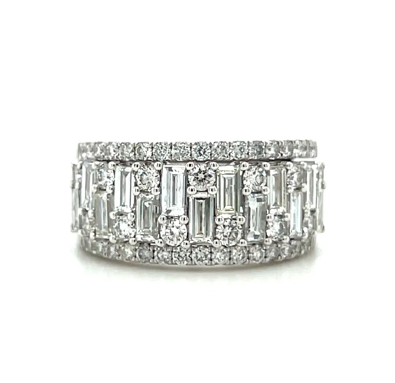 Engagement ring with vintage design for women-18k White Gold Contemporary Baguette & Diamond Band/Ring Guard Set